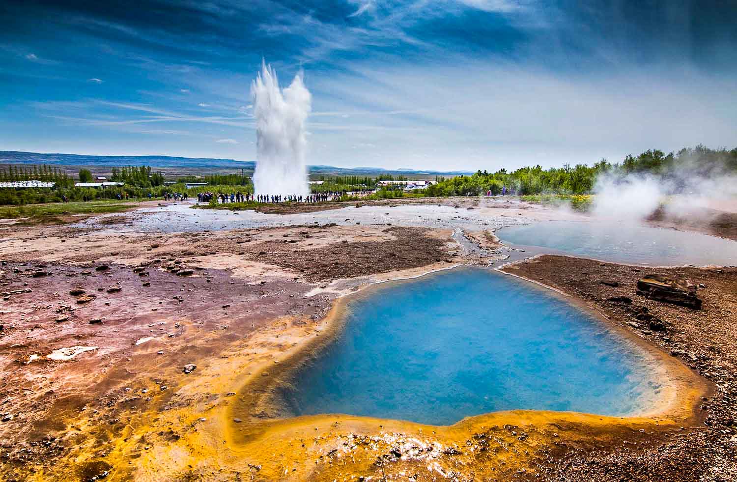 Dirija pelo Círculo Dourado: Descubra os pontos turísticos icônicos da Islândia no verão