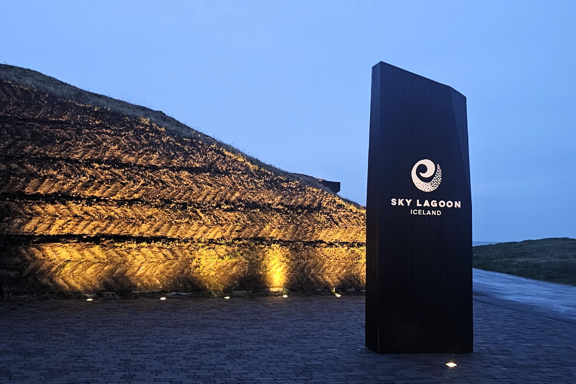 The Ultimate Icelandic Wellness Escape: Sky Lagoon Experience + Hótel Reykjavík Saga — Your Seamless, Luxe Reykjavík Base